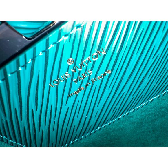 Louis Vuitton Twist MM Shoulder Bag – Emerald Epi Leather with Gold Hardware - Picture 14 of 16